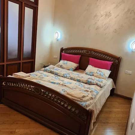 Byuzand Seven Yerevan Exterior photo